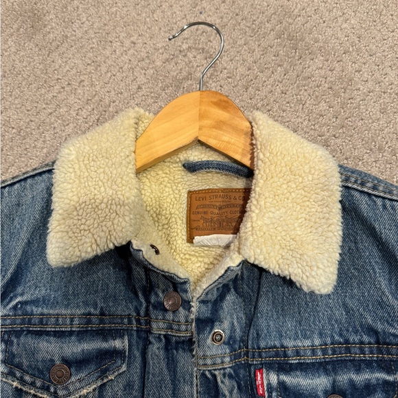 Levis Jean Jacket with Sherpa Interior - Picture 3 of 7